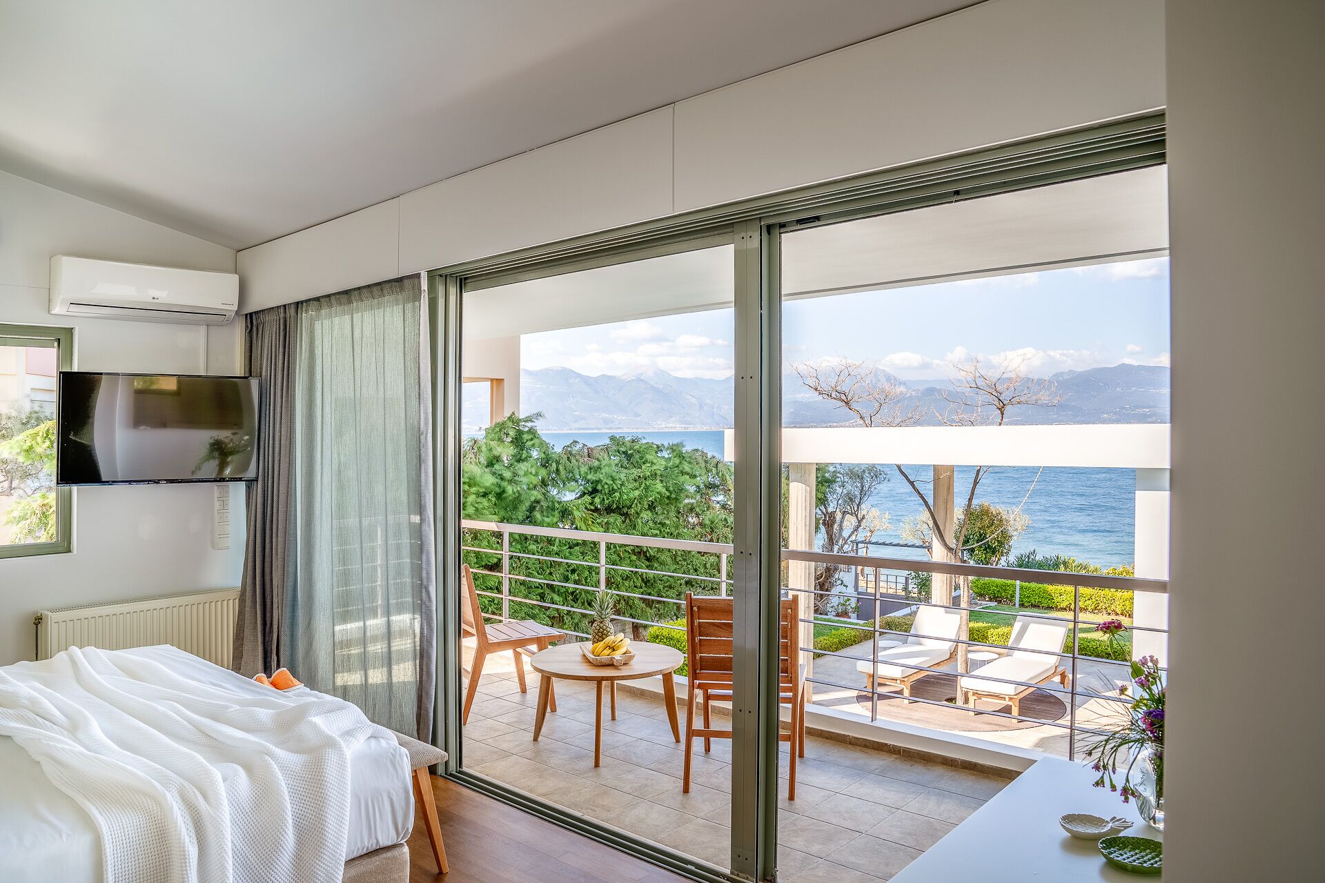 4 bedrooms, in-room safe, iron/ironing board, WiFi