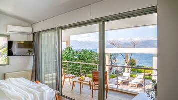 4 bedrooms, in-room safe, iron/ironing board, WiFi