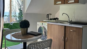 Blue Studio Apartment SEAVIEW TERRACE | 노트북 작업 공간, 무료 WiFi, 침대 시트