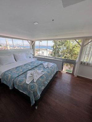 SEAVIEW TRIPLE ROOM | Espacio para trabajar con laptop, wifi gratis y ropa de cama