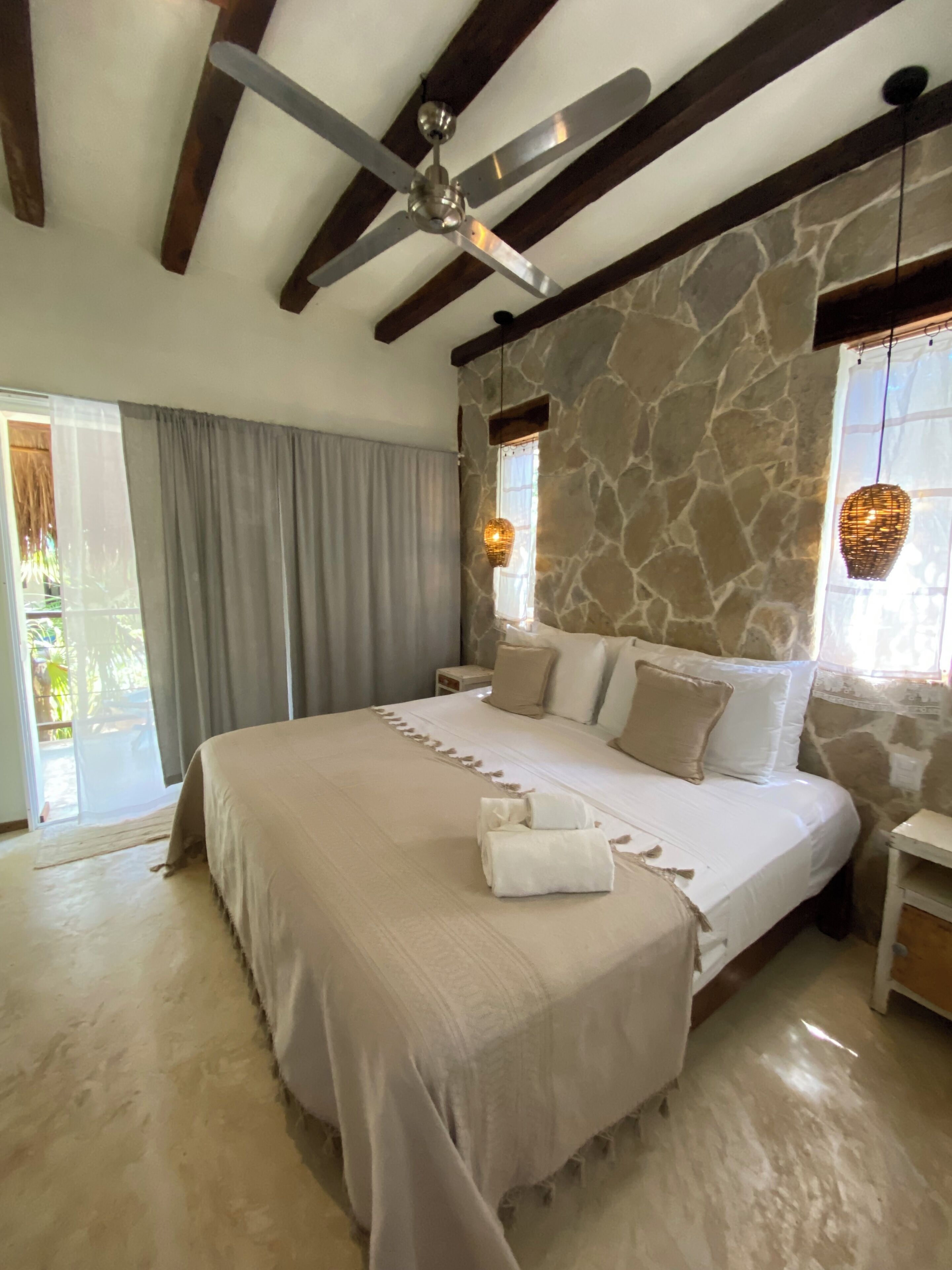 5 bedrooms, in-room safe, free WiFi, bed sheets