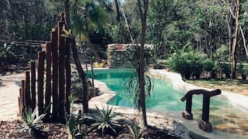 Utomhuspool