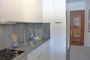 Ofen, Geschirrspüler, Toaster, Hochstuhl