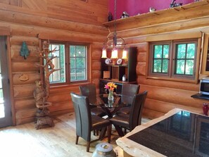 Dining - Hand-Scribed Log Home Pet-friendly, Hot Tub, AC, WIFI, Seasonal River Access (Randle)