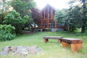 Property grounds - Hand-Scribed Log Home Pet-friendly, Hot Tub, AC, WIFI, Seasonal River Access (Randle)