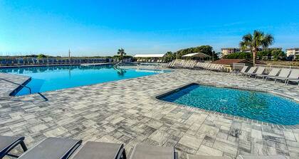 Oceanfront with easy beach access, large pool, and tiki bar/restaurant!