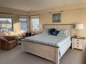 5 bedrooms, desk, iron/ironing board, free WiFi