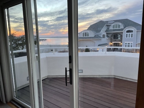 DELUXE Margate Beach Home with POOL, JACUZZI, & Spectacular Bay View - Sleeps 12