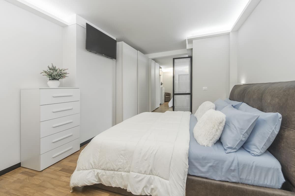 1 habitación, cortinas blackout y sistema de insonorización