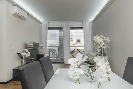 Apartment, Kitchen, City View (Le Scale) | Living area | LED TV