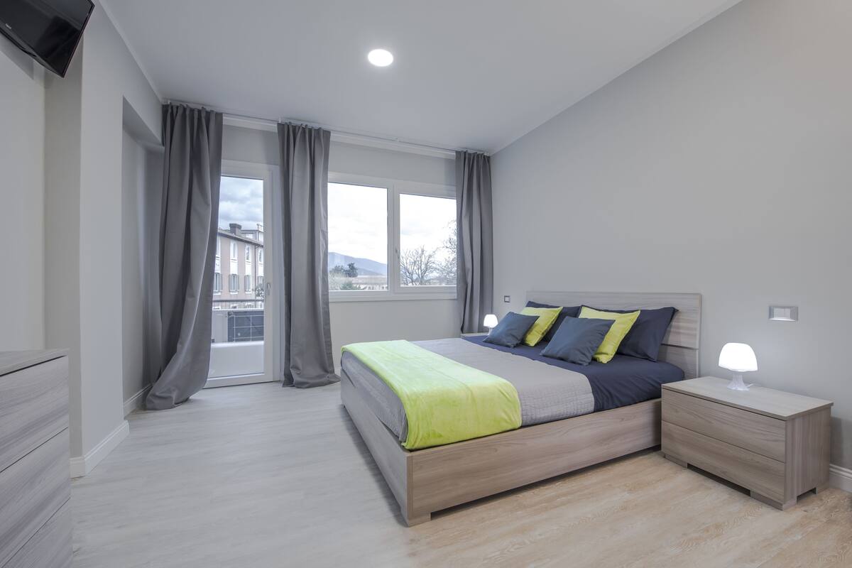 1 habitación, cortinas blackout y sistema de insonorización