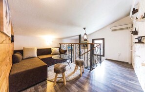Smart TV y chimenea 