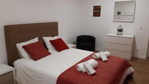 9 chambres, fer et planche à repasser, Wi-Fi, draps fournis