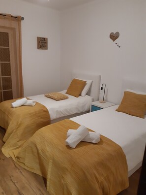 9 chambres, fer et planche à repasser, Wi-Fi, draps fournis