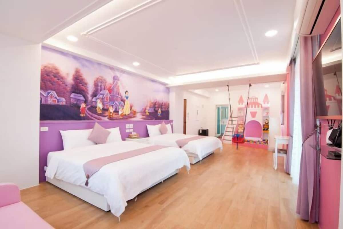 Blackout drapes, free WiFi, bed sheets