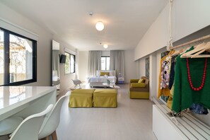 Apartment (Aphrodite) | Wohnbereich | Flachbildfernseher