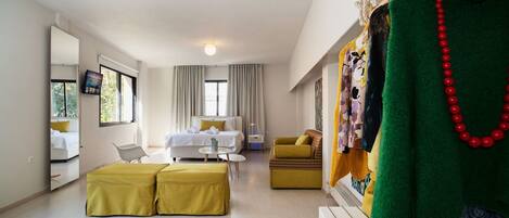 Apartment (Aphrodite) | Soundproofing, iron/ironing board, free cribs/infant beds, free WiFi