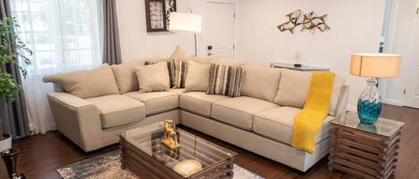 Fernseher, Kamin, Tischfußball