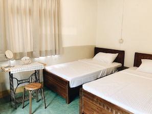 Twin Room | Desk, free WiFi