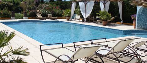 حمّام سباحة خارجي