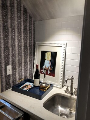 Interior - Amazing condo located one block from the square & walking distance to The Grove (Oxford)