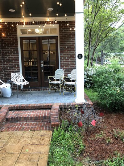 Amazing condo located one block from the square & walking distance to The Grove