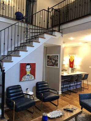Interior - Amazing condo located one block from the square & walking distance to The Grove (Oxford)