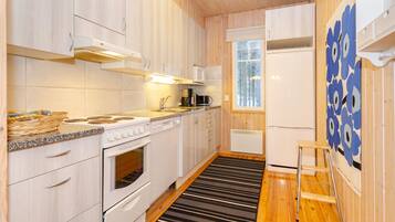 Refrigerador, microondas, lavavajillas, utensilios de cocina