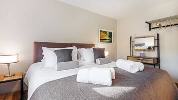Chambre Double, vue jardin, rez-de-chaussée (East Superking)