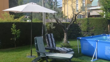 Piscine extérieure (ouverte en saison), parasols de plage