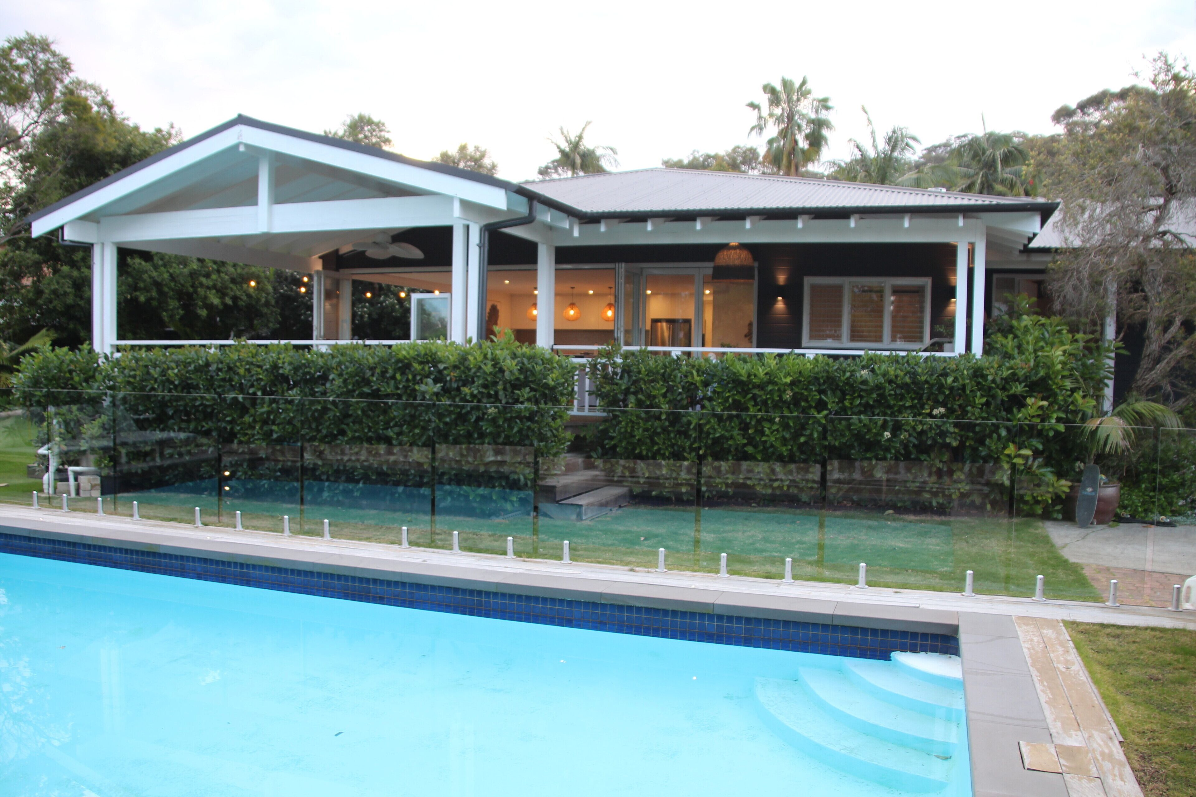 Bayview on Pittwater, beaches, golf course, cafes, great walks & dog park. 