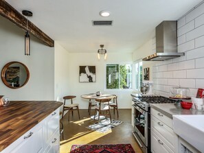 Fridge, microwave, oven, stovetop - Boho Rhapsody – Private Oasis, Walk to Town (Palm Springs)