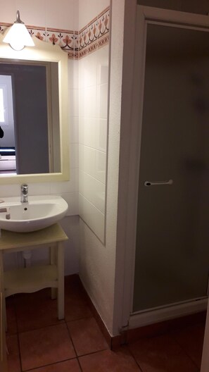 Bathtub, hair dryer, towels, soap