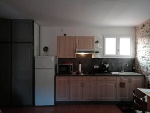 Fridge, microwave, stovetop, coffee/tea maker