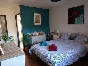 1 bedroom, iron/ironing board, travel cot, free WiFi