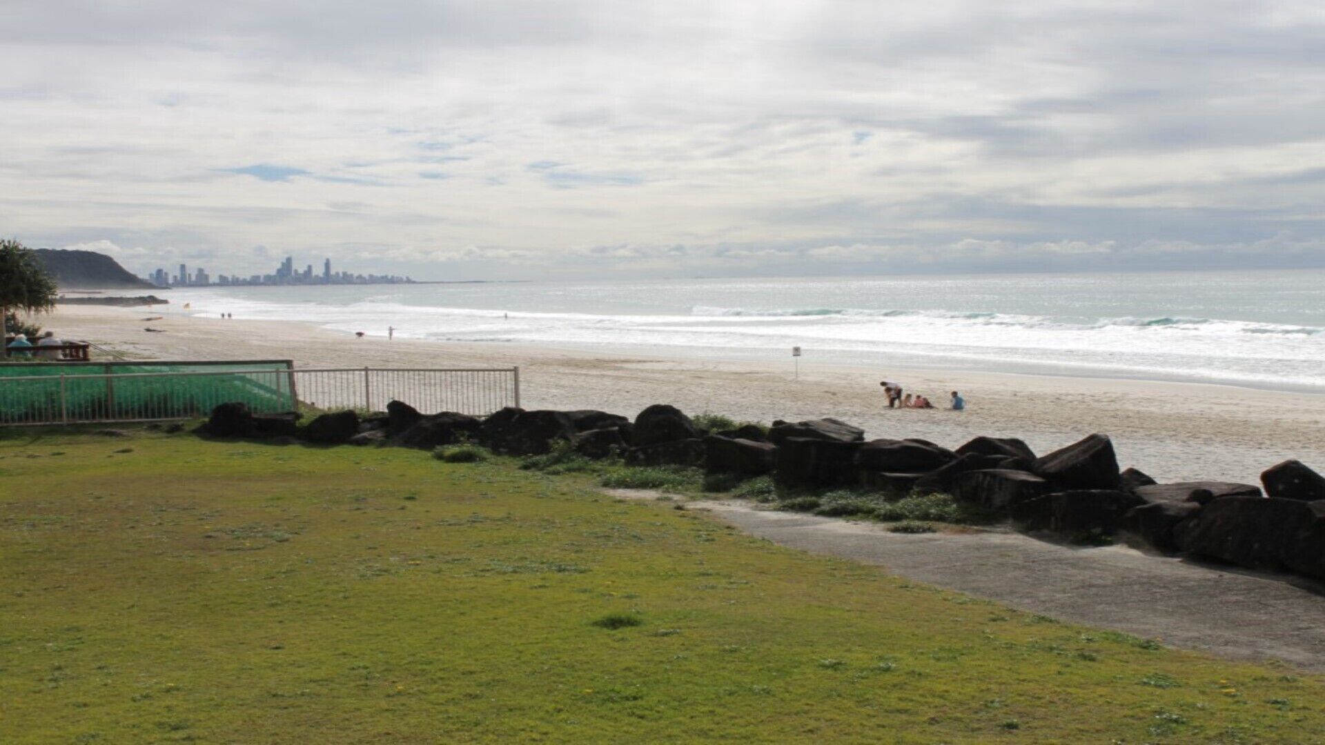 Pacific Breeze 4 walk out onto Palm Beach