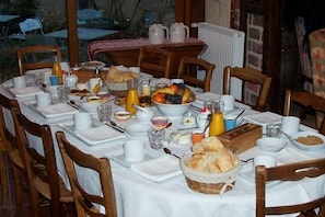 Free daily continental breakfast