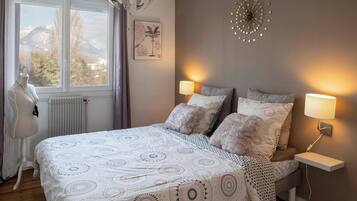 2 habitaciones, insonorización, tabla de planchar con plancha y wifi