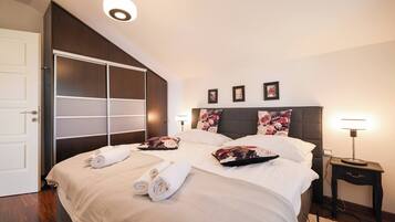 Apartment, Sea View | In-room safe, individually decorated, individually furnished