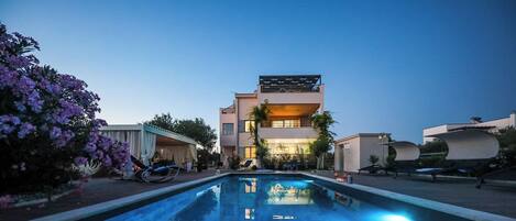 Seasonal outdoor pool