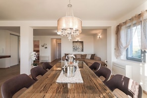 Apartment, 2 Schlafzimmer | Wohnbereich | Flachbildfernseher