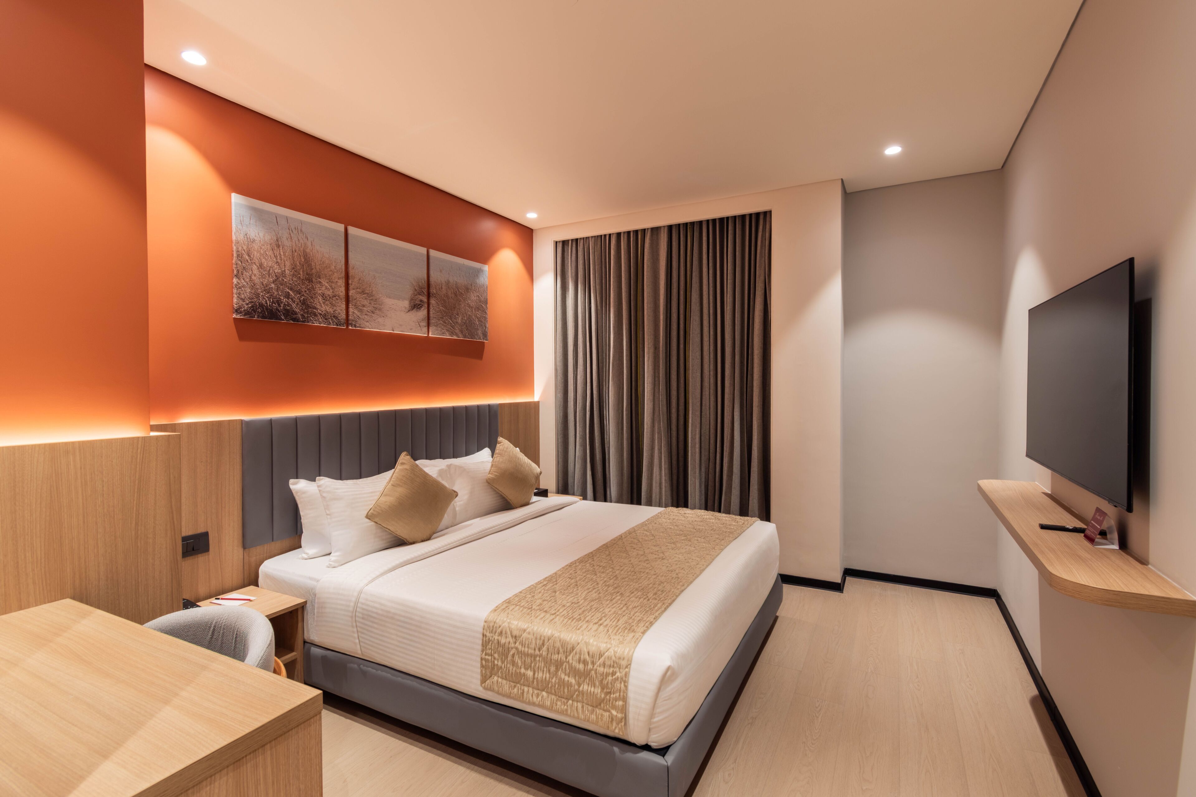 Chambre Prestige double, 1 très grand lit | Literie de qualité, minibar, coffre-fort, bureau