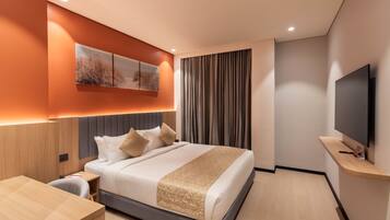 Chambre Prestige double, 1 très grand lit | Literie de qualité, minibar, coffre-fort, bureau