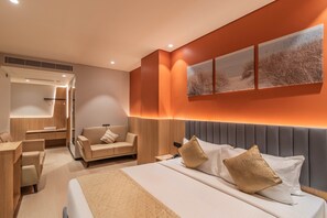 Superior Studio Suite | Premium bedding, minibar, in-room safe, desk - De Venetian by TGI (Bengaluru)