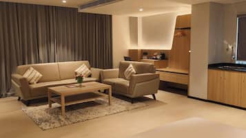 Studio Suite Superior | Seprai premium, minibar, brankas, dan meja kerja