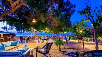 Breakfast, lunch, dinner served; Greek cuisine