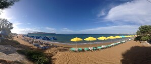 Plage à proximité, chaises longues