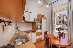 Standard apartman | Privát konyha | Kávé-/teafőző, nagyméretű hűtő/fagyasztó, mikrohullámú sütő és sütő
