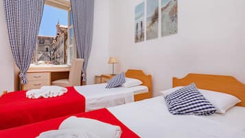 Apartemen Standar | 2 kamar tidur, meja kerja, kedap suara, dan setrika/meja setrika