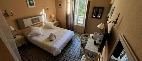 雙人房 | 書桌、免費無線上網